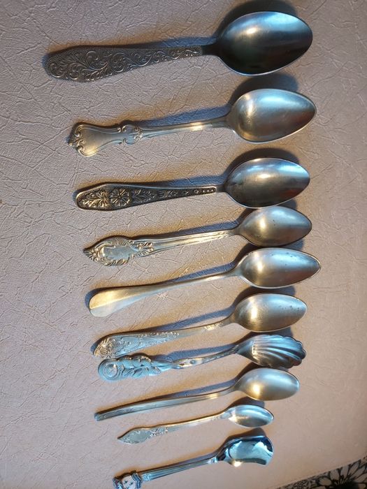 Stare łyżeczki kolekcjonerskie