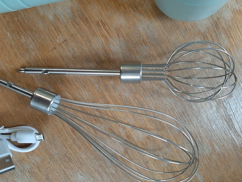 Misturador / Batedeira portátil nova