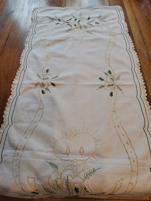 Świąteczny bieżnik na komodę, ławę, stół vintage, biały, 100 % bawełna