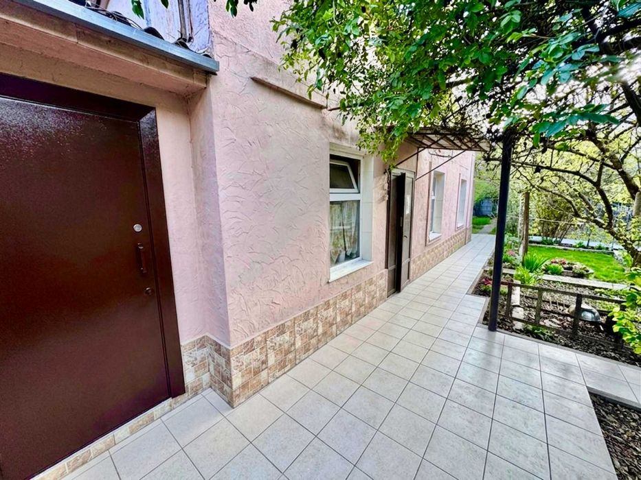 Продам 4,7 сотки земли с домом на ул. Дачной