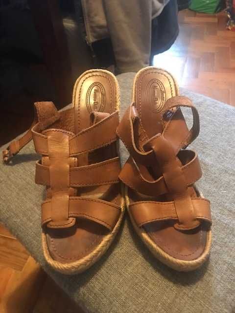 Sandálias e Botas em pele