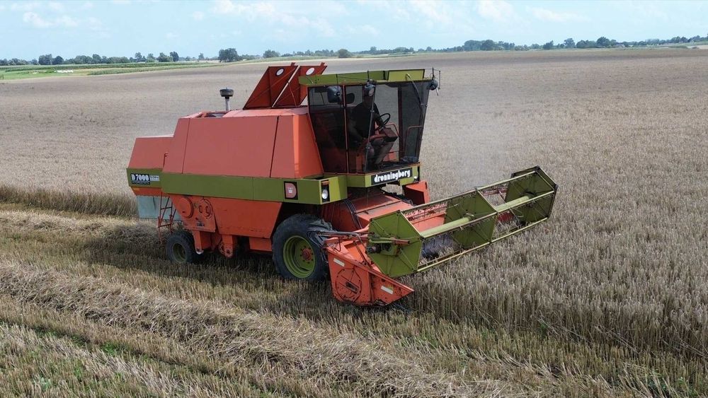 Dronningborg D7000 (Bizon Z056, Class, New Holland, Massey Ferguson)