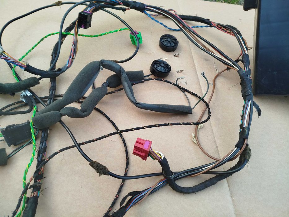 Audi A4 B5 Avant głośniki subwoofer wzmacniacz instalacja blaupunkt