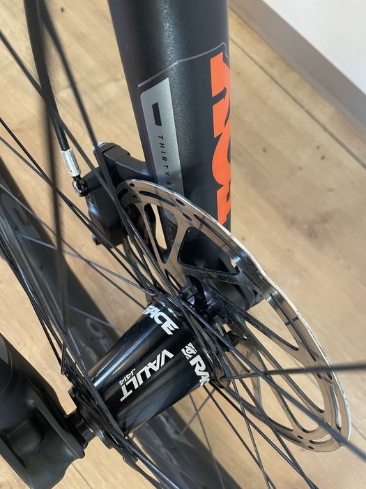 Diamondback Mission 2C Carbon 14,7 kg | FOX 36 + Float X2 | SRAM X01 Eagle