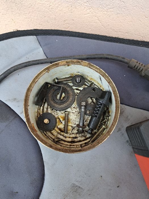 Pilarka elektryczna TOYA uszkodzona , silnik sprawny.