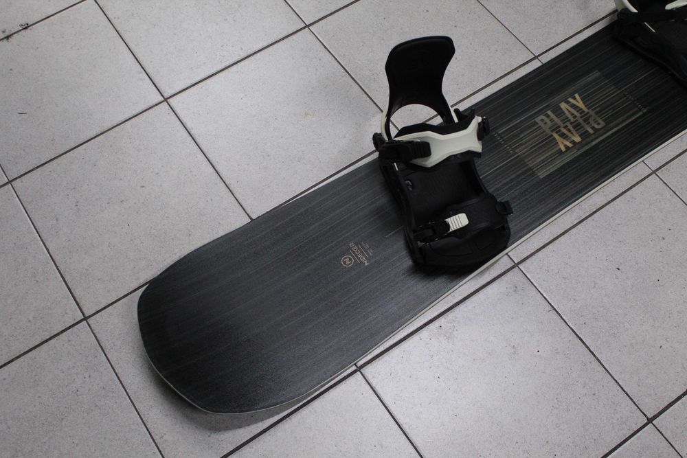 Deska Snowboard NIDECKER PLAY 159 cm + Wiązania RIDE C-9 (r. 2023/2024