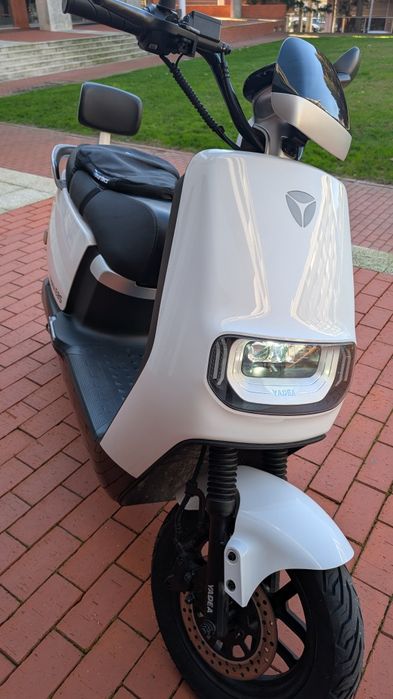 Mota YADEA E8S - Scooter eléctrica/Como NOVA/ Com Extras