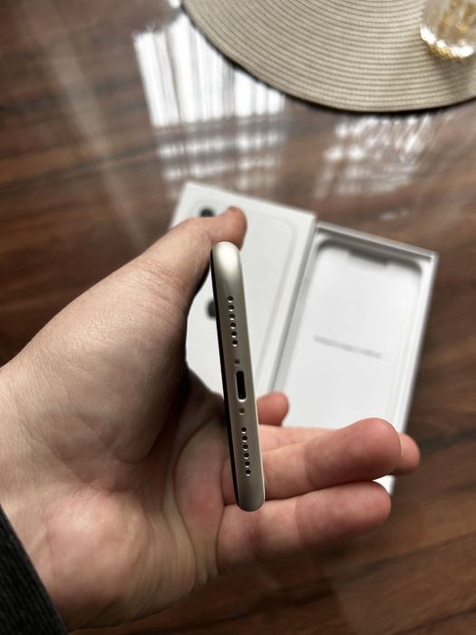 Телефон iPhone White 11/128 gb