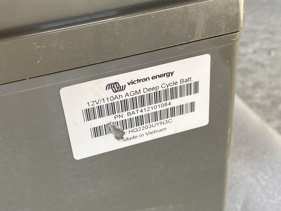 Поодам свинцову АКБ від VICTRON AGM 12B/110 А/г