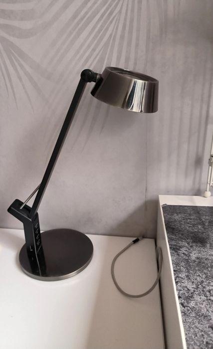 Nowoczesna lampa biurkowa LED z panelem dotykowym i USB