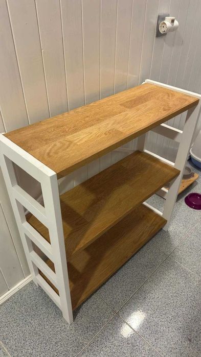 Estante com prateleiras