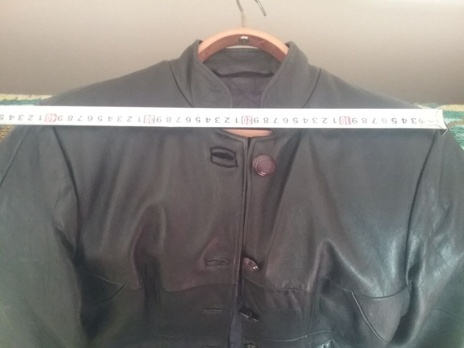 Куртка жіноча шкіряна , вживана .