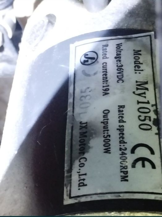 Moto chopper elétrica.