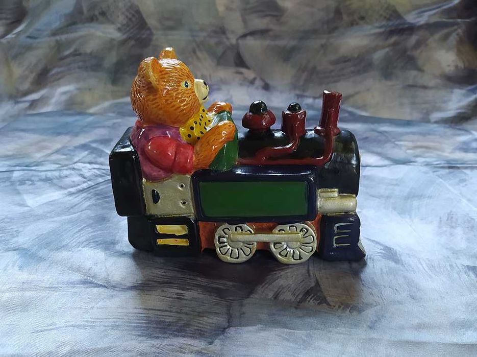 Копилка винтажная коллекционная Медведь на паровозе 1950-е Германия