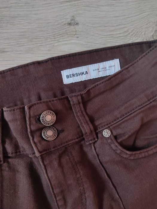 spodnie jeansy z niskim stanem brązowe bershka