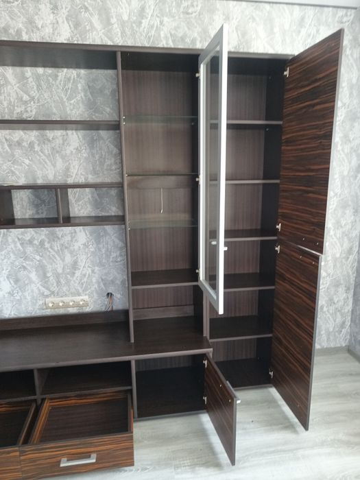 Продам стенку в зал.