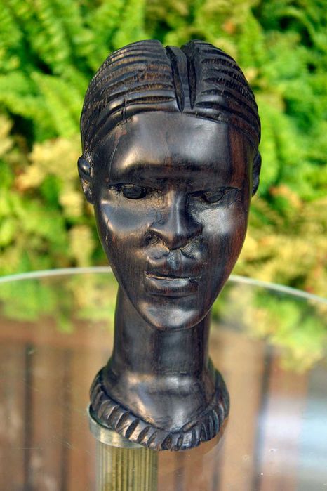 Busto de cabeça tribal africana