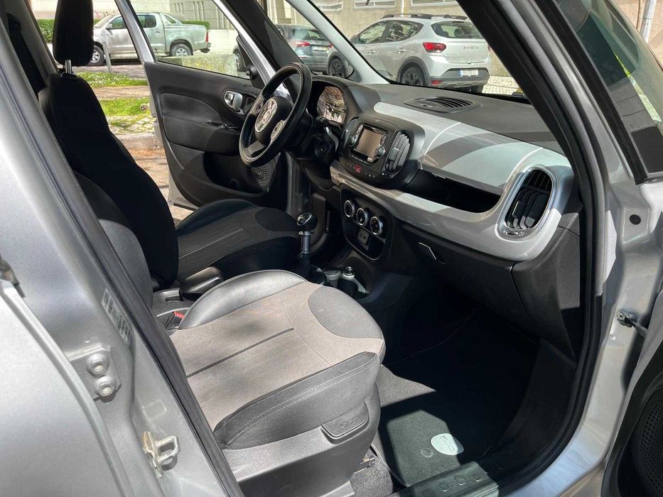 Viatura Fiat 500 L em ótimo estado. Sempre o mesmo proprietário.