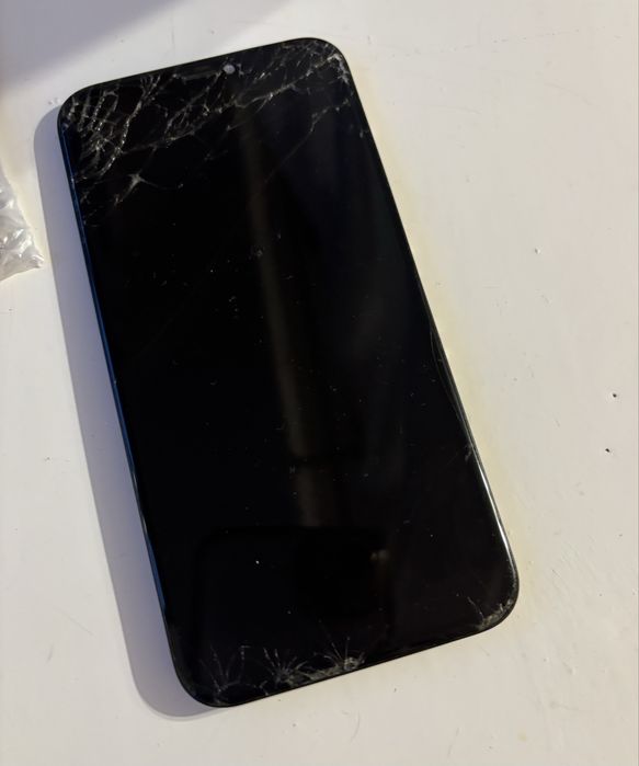 Екран iphone xr битий