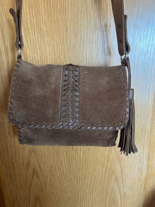 Mala tiracolo em camurça