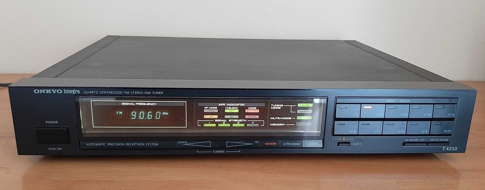 Tuner Onkyo T-4250