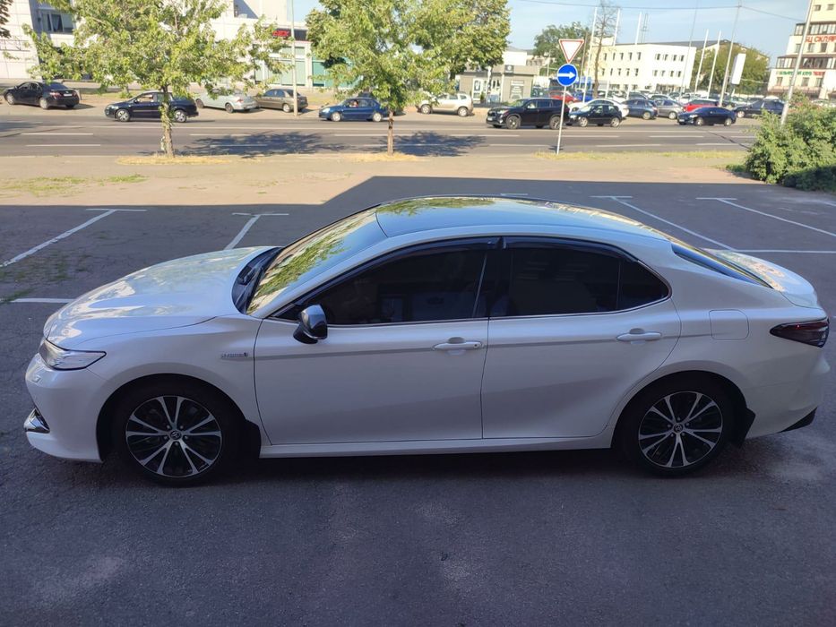 Toyota Camry 2020 гібрід