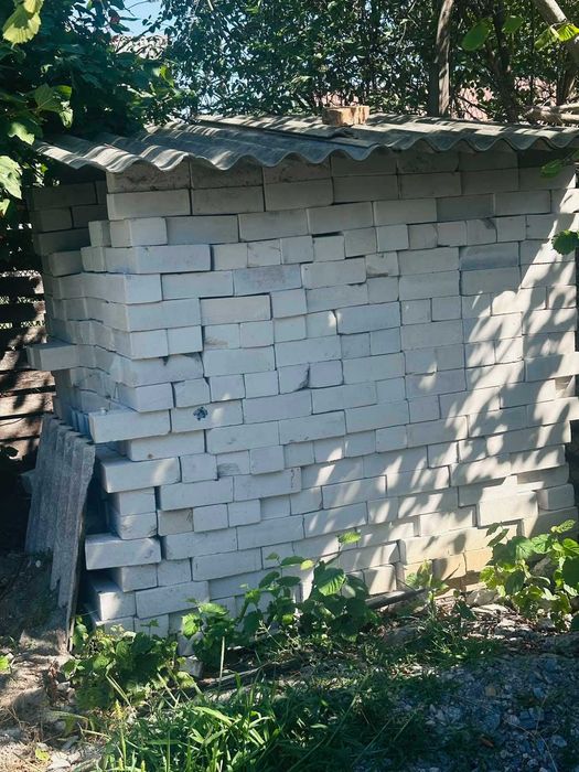 Продам цеглу полуторну поштучно в м. Звягель