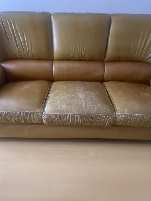 Sofá antigo em pele