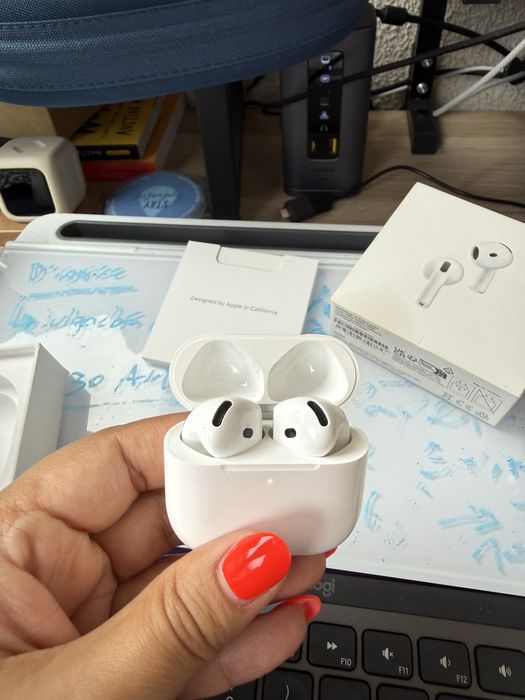 Apple AirPods 4 com ANC - Como Novos - Caixa Original (falta cabo usbc)