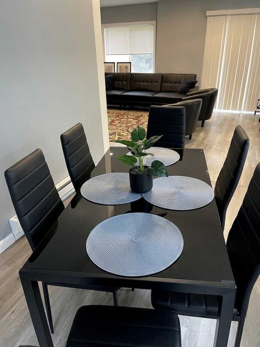 Mesa de jantar em vidro preto com 6 cadeiras/Nova - Entrega gratuita ao domicílio