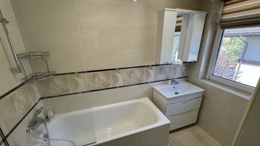 Оренда будинку під Києвом 227м² біля річки: басейн, сауна, генератор, сосновий ліс, закрита територія район Новосілки