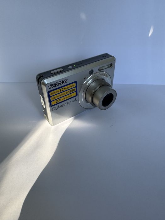 Цифровий фотоапарат Sony Cyber-shot 7.2 MP (робочий, на батарейках) / Y2K