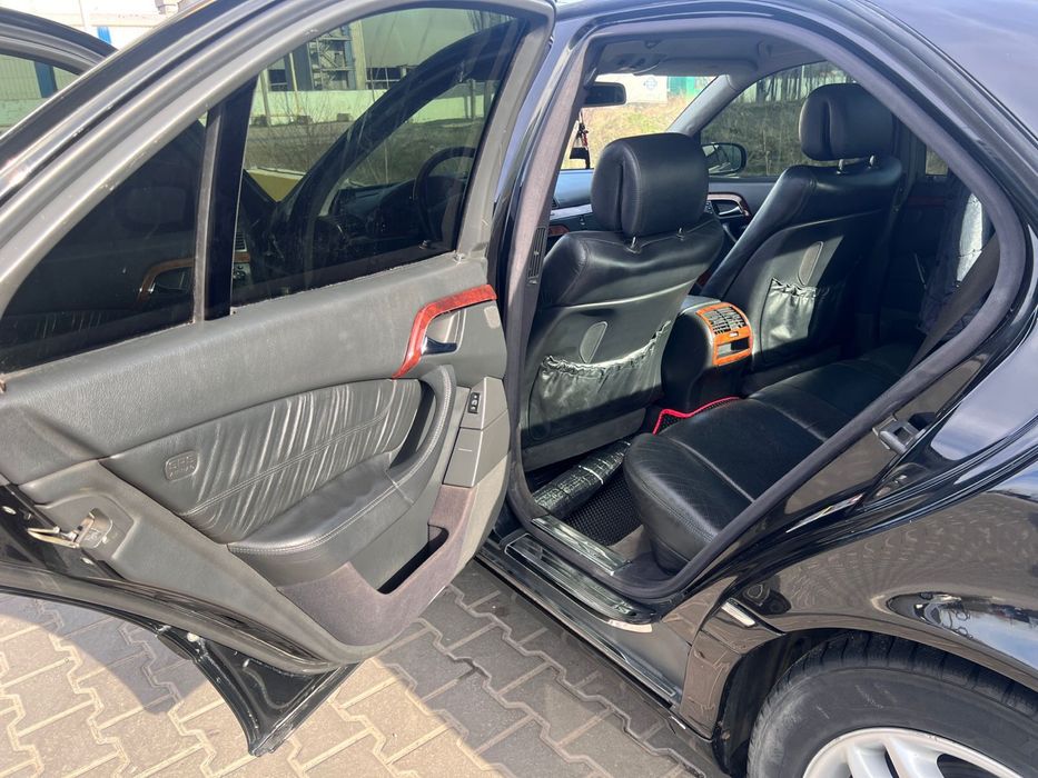 Продам  мерседес 220 возможен обмен