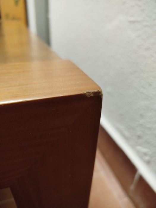 Mesa de centro de sala em madeira com vidro preto