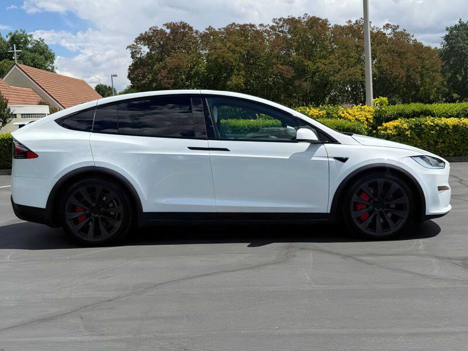 Tesla Model X Plaid      2022