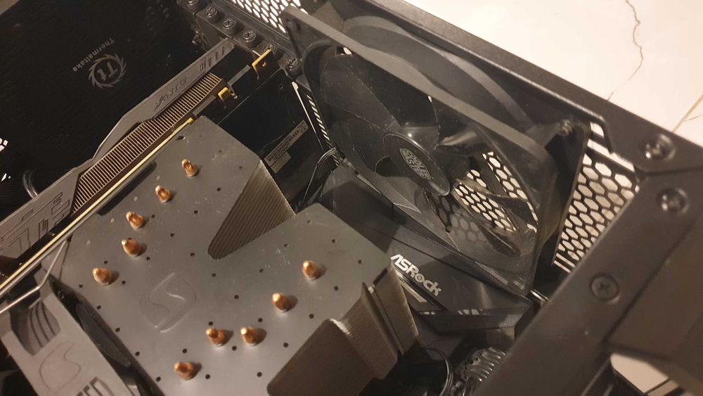 Dobry PCet (ROGstrix 1070 DDR4 16gb, Ryzen 1800x, TaiChi x470, SSD..