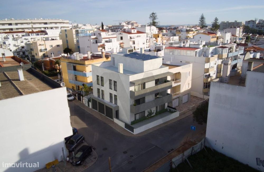 T2 Ultimo Andar Com 147,5M2 De Area Bruta, Prédio Com 3 Frações, Garag