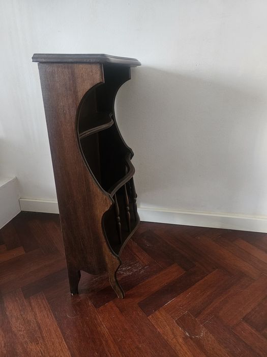 Armário pequeno castanho