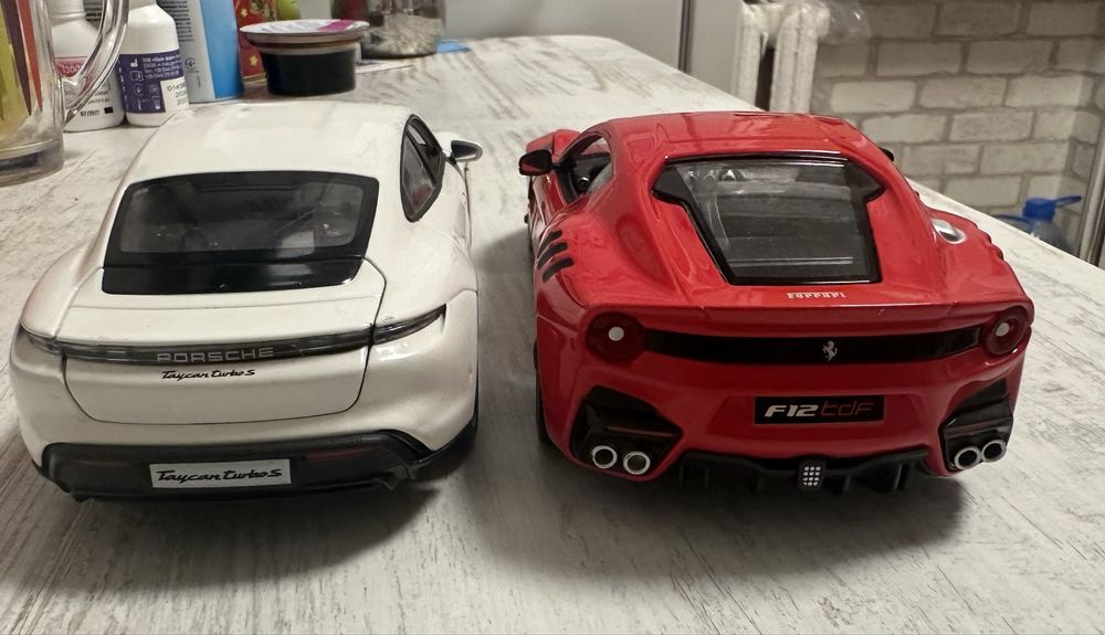 Машинки Burago Porsche та Ferrari