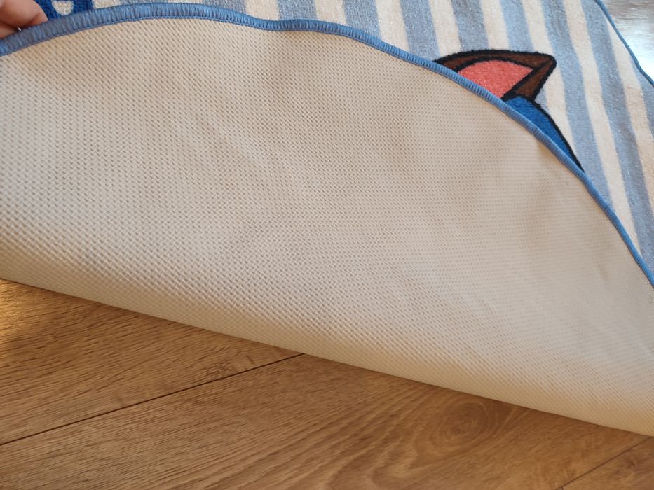 Nowy dywan dziecięcy antypoślizgowy Psi Patrol Chase 90cm