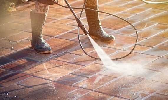 Czyszczenie kostki brukowej | Usuwanie mchu | Szybkie terminy | PUCK  | Darmowa wycena