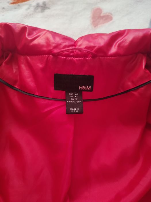 Продам курточку червону H/M