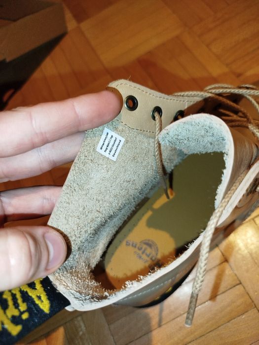 Nowe buty Dr. Martens 45 — beżowe, skóra naturalna, komplet