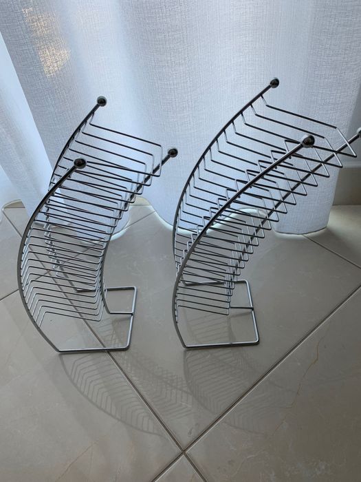 Prateleiras suportes para 40 DVD ou CDs. Como novas. Valor 15€