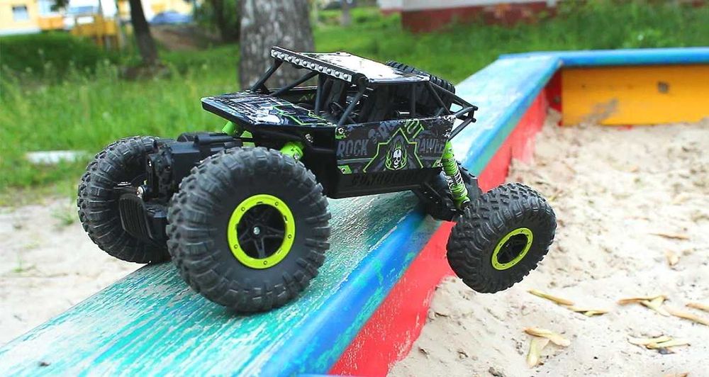 Машинка на радіокеруванні повнопривідний джип на пульті