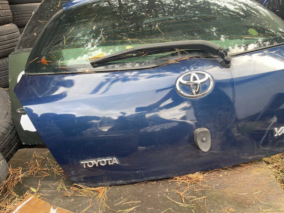 Toyota Yaris II 8P4 kompletna klapa bagażnika