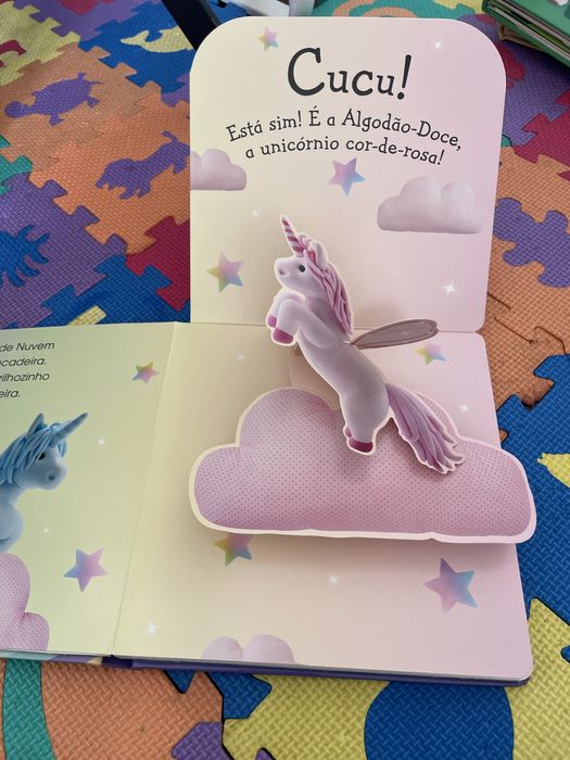 Livro pop-up Cucu! Os unicornios
