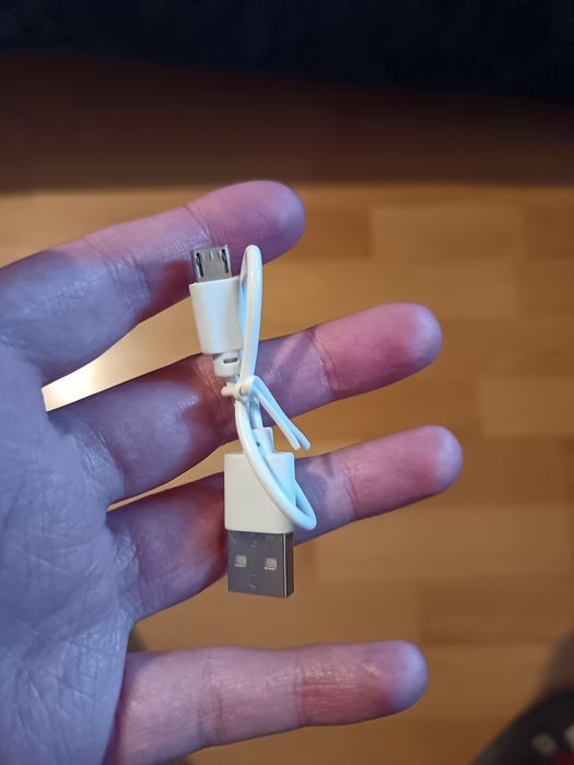 Coluna pequena  Bluetooth portátil Cristian Lay cor branca