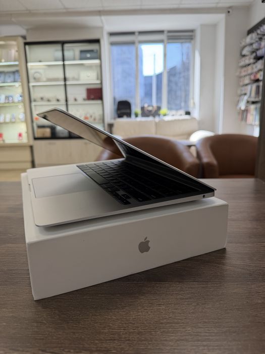 Open Box MacBook Air 13" 2020 M1 8gb/256ssd Silver