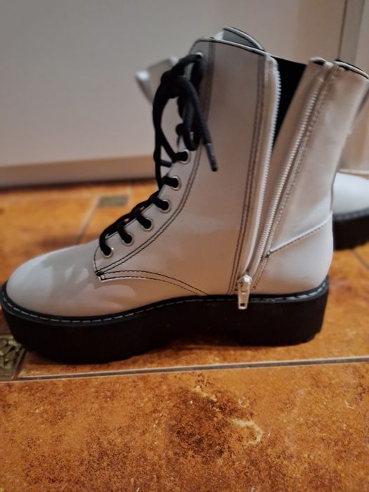 Sprzedam  białe glany.